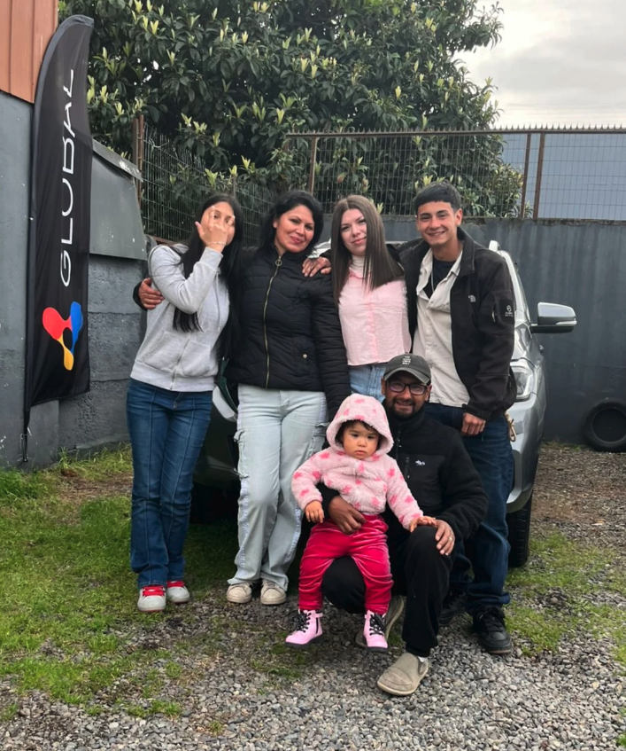 ¡Felicitaciones a don Willy, doña Zunilda y a su hermosa familia por su nueva Maxus T60 2023! 🎉 Una camioneta que combina fuerza, diseño y tecnología para enfrentar cualquier desafío. 💪✨ Gracias por confiar en nosotros en este importante paso. 🙌 ¡Que disfrutes cada kilómetro a bordo de tu nueva compañera de aventuras! 🛣️🔥